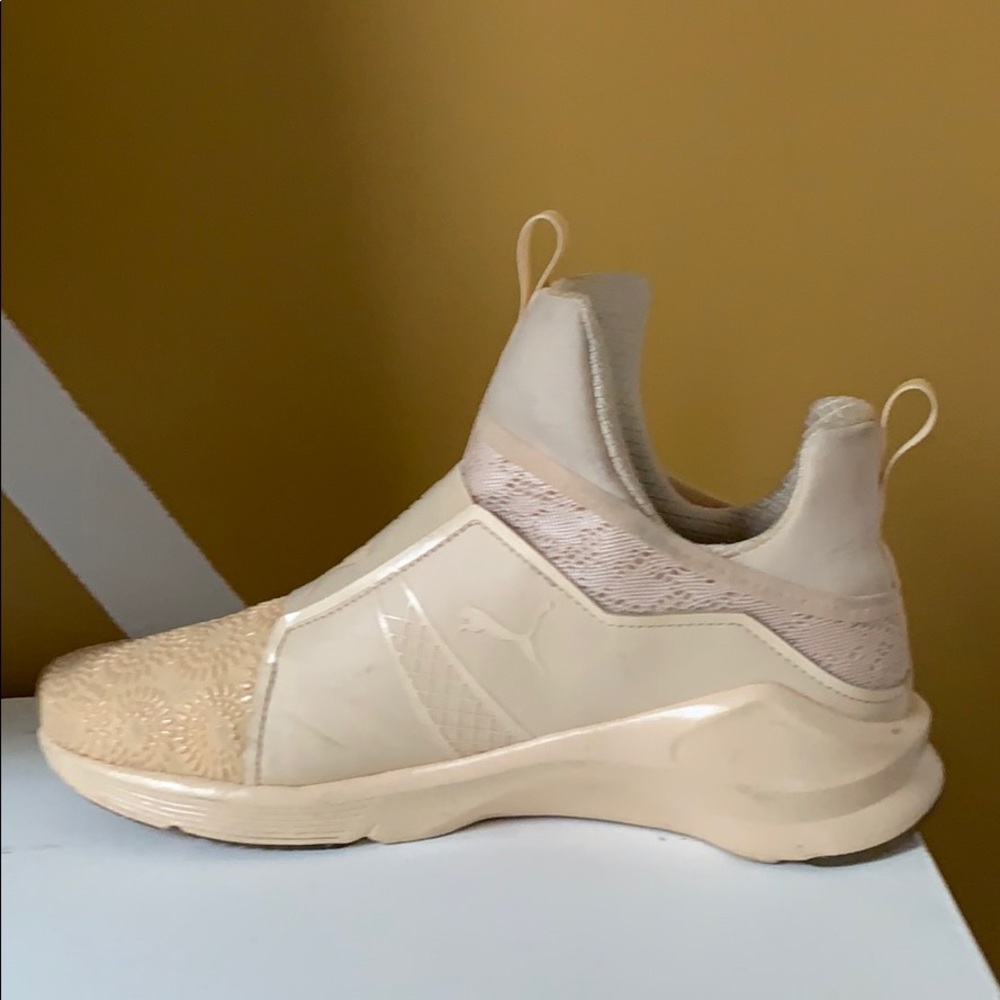Creme Kylie Jenner pumas with textured toe